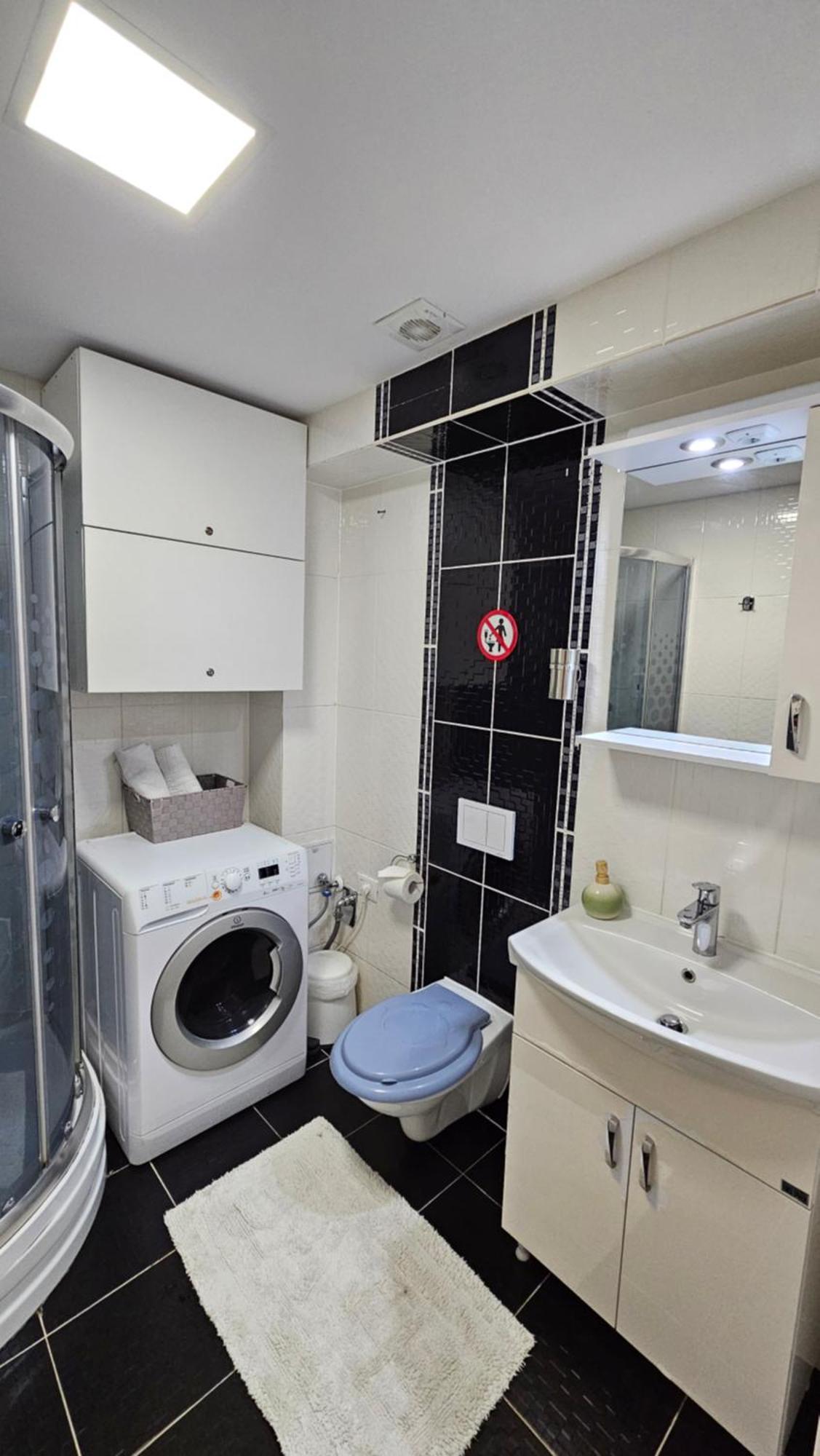 Apartment Airport 3 *